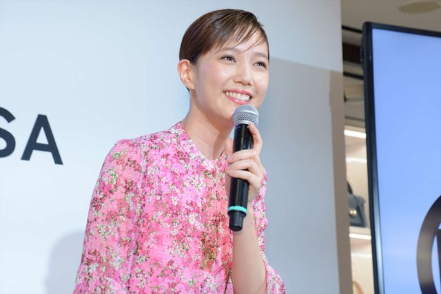 本田翼、桜イメージのドレス姿で魅了！（6枚目）