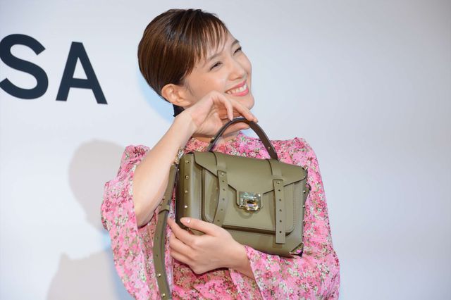 本田翼、桜イメージのドレス姿で魅了！（7枚目）