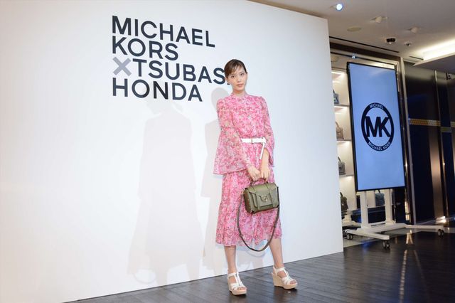 本田翼、桜イメージのドレス姿で魅了！（11枚目）