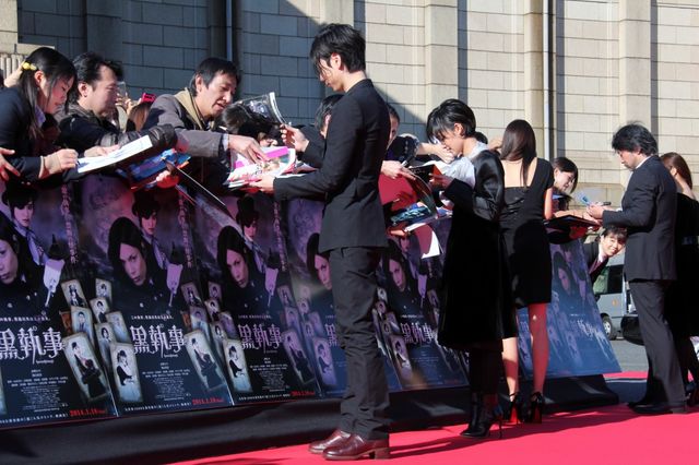 水嶋ヒロが2年半ぶり公の場！映画『黒執事』完成報告レッドカーペットイベント　フォトギャラリー（6枚目）