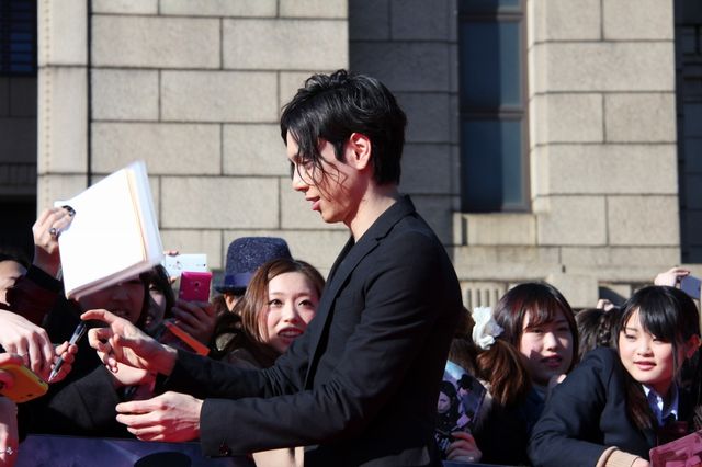 水嶋ヒロが2年半ぶり公の場！映画『黒執事』完成報告レッドカーペットイベント　フォトギャラリー（9枚目）