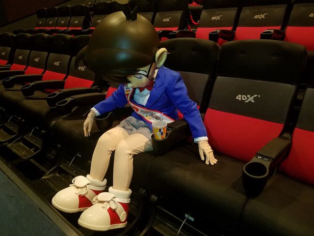 『名探偵コナン　純黒の悪夢（ナイトメア）』アトラクション型4D上映を体験するコナンくん（4枚目）