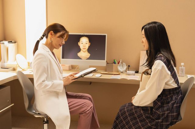 キャストが特殊メイクで激変！Netflix「ダウンタイム」場面写真＜10点＞（6枚目）