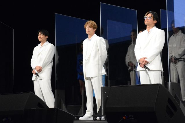 笑顔で手を振るGENERATIONS！映画『昨日より赤く明日より青く-CINEMA FIGHTERS project-』プレミア上映会＆Special Live（19枚目）