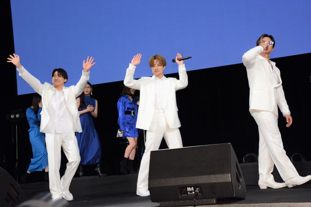 笑顔で手を振るGENERATIONS！映画『昨日より赤く明日より青く-CINEMA FIGHTERS project-』プレミア上映会＆Special Live（48枚目）