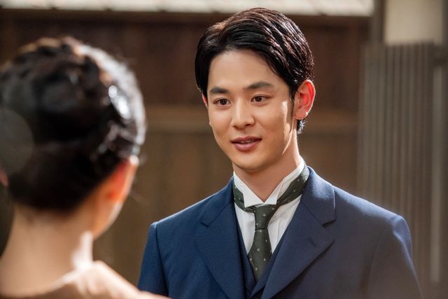 【画像9枚】朝ドラ「風、薫る」虎太郎（小林虎之介）がりん（見上愛）と握手して…第105回場面写真（2枚目）