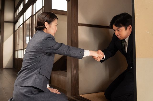 はる（石田ゆり子）と花江（森田望智）の顔が曇る…「虎に翼」第34回の場面写真（4枚目）