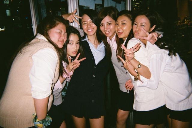 広瀬すずらコギャル姿を「写ルンです」で撮影！『SUNNY 強い気持ち・強い愛』メイキング写真（7枚目）