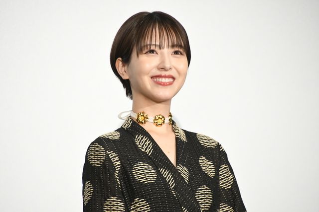 山田涼介＆浜辺美波、まばゆい美貌！『サイレントラブ』舞台あいさつで黙っていた裏話をぶっちゃけ（4枚目）