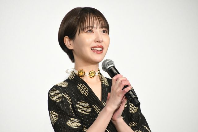 山田涼介＆浜辺美波、まばゆい美貌！『サイレントラブ』舞台あいさつで黙っていた裏話をぶっちゃけ（5枚目）