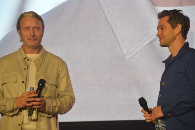 「ハンニバル」マッツ＆ヒューが熱いハグ！「東京コミコン2024」ステージ写真集（5枚目）