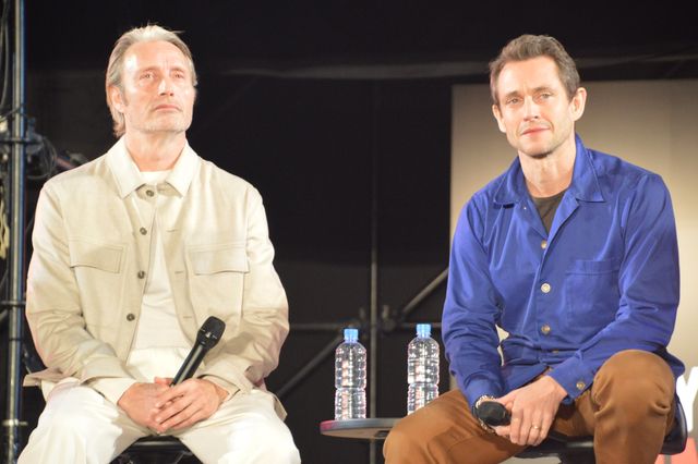 「ハンニバル」マッツ＆ヒューが熱いハグ！「東京コミコン2024」ステージ写真集（10枚目）