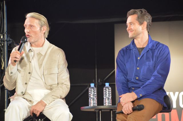 「ハンニバル」マッツ＆ヒューが熱いハグ！「東京コミコン2024」ステージ写真集（17枚目）