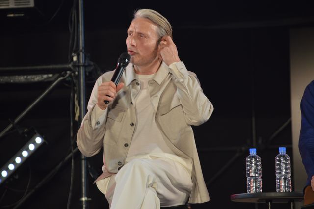 「ハンニバル」マッツ＆ヒューが熱いハグ！「東京コミコン2024」ステージ写真集（18枚目）