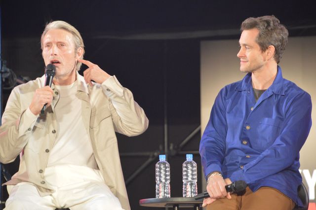 「ハンニバル」マッツ＆ヒューが熱いハグ！「東京コミコン2024」ステージ写真集（22枚目）