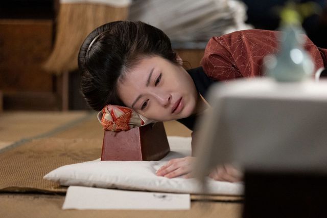 悲しみに暮れる寿恵子と万太郎…「らんまん」第90回の場面写真：フォトギャラリー