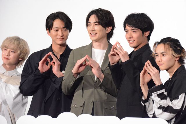 赤楚衛二は役に戻るため餅を食べて体重増！映画『チェリまほ』公開記念舞台あいさつ：フォトギャラリー