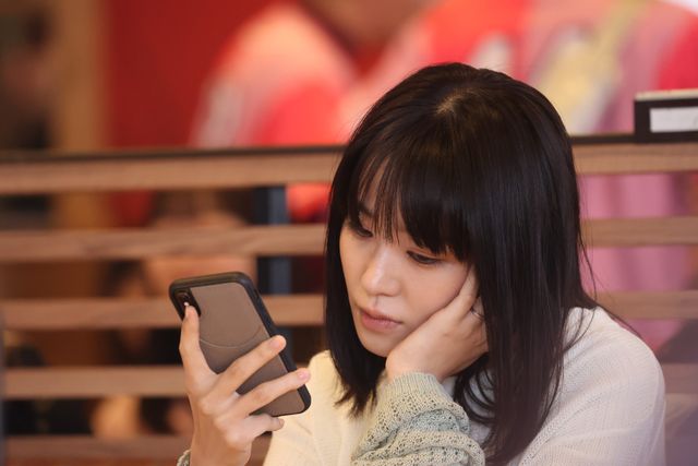 夫のスマホを盗み見る…「あなたがしてくれなくても」戦慄の7話（8枚目）