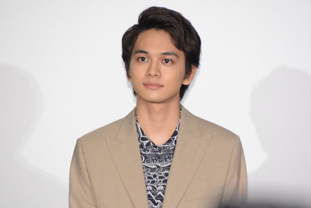 中学時代の浜辺美波！北村匠海ら夏の思い出写真を披露　映画『思い、思われ、ふり、ふられ』初日舞台あいさつ（3枚目）