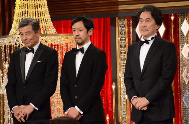 岡田准一、舘ひろしらのスーツ姿がカッコイイ！（3枚目）