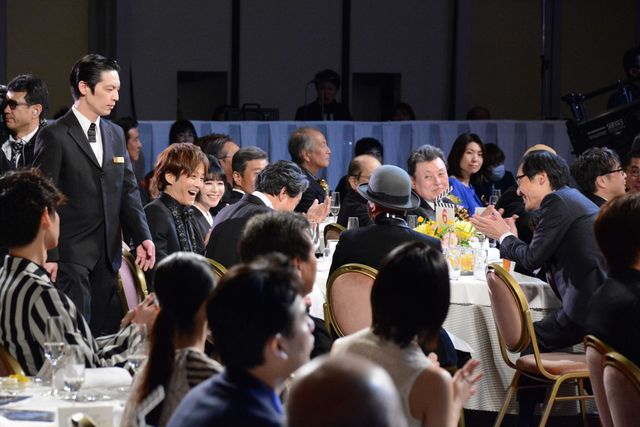 岡田准一、舘ひろしらのスーツ姿がカッコイイ！（8枚目）