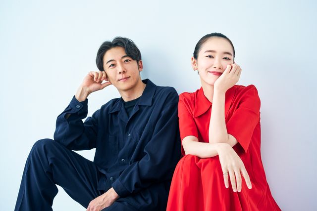 輝く笑顔！高橋一生＆飯豊まりえ、撮りおろし＜9枚＞：フォトギャラリー