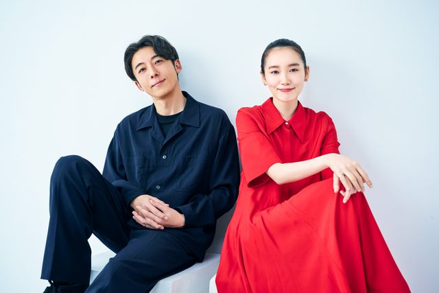 輝く笑顔！高橋一生＆飯豊まりえ、撮りおろし＜9枚＞（2枚目）