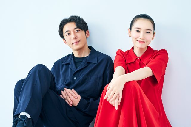 輝く笑顔！高橋一生＆飯豊まりえ、撮りおろし＜9枚＞（3枚目）