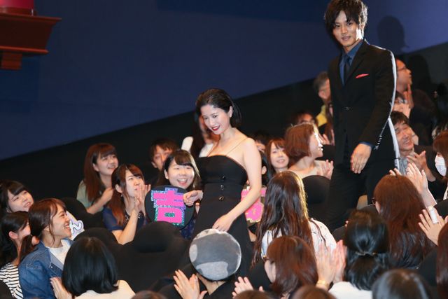 やっぱり美人！吉高由里子に拍手喝采！『ユリゴコロ』初日舞台あいさつ（14枚目）