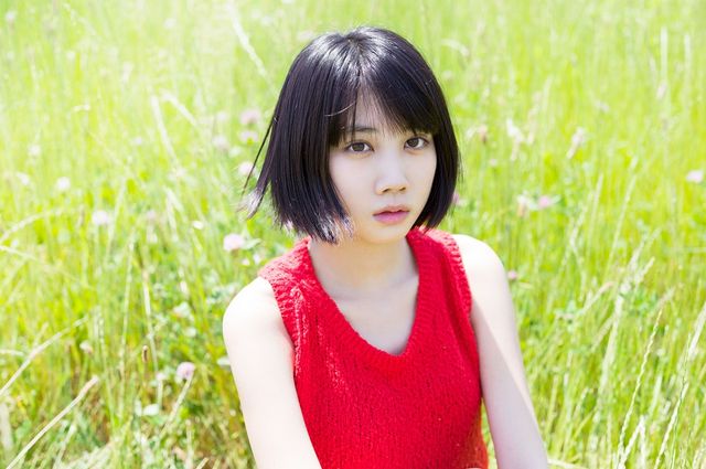 松本穂香の透明感！ファーストフォトブック「Negative Pop」（4枚目）