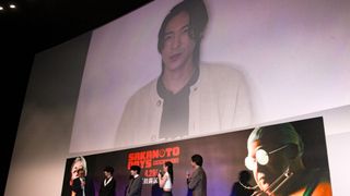 目黒蓮、実写『SAKAMOTO DAYS』完成披露にカナダからリモート参加　大スクリーンに映り照れ笑い