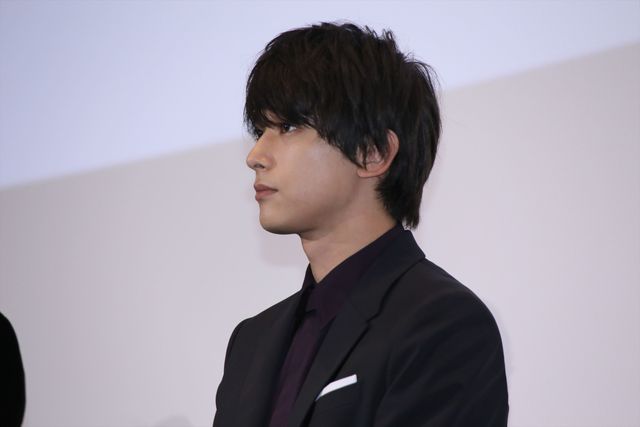 やっぱ吉沢亮、綺麗な顔だ……『悪と仮面のルール』初日舞台あいさつ：フォトギャラリー