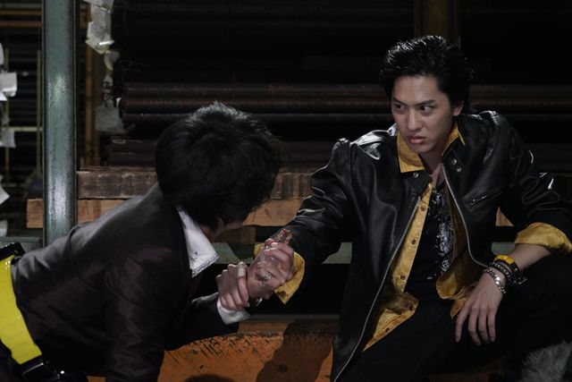 「仮面ライダーグリドンVS仮面ライダーブラーボ」城乃内のピンチに初瀬が…！：フォトギャラリー