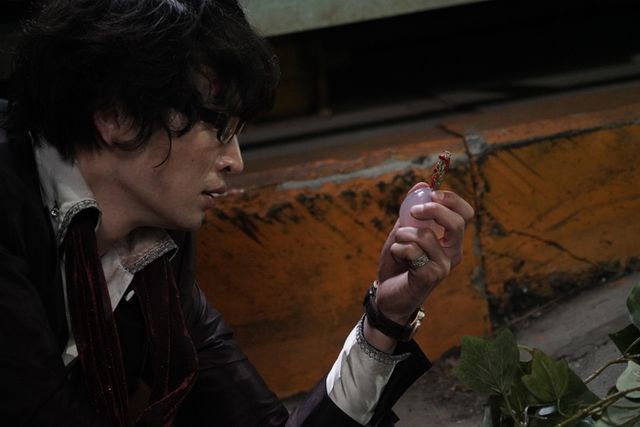 「仮面ライダーグリドンVS仮面ライダーブラーボ」城乃内のピンチに初瀬が…！（5枚目）