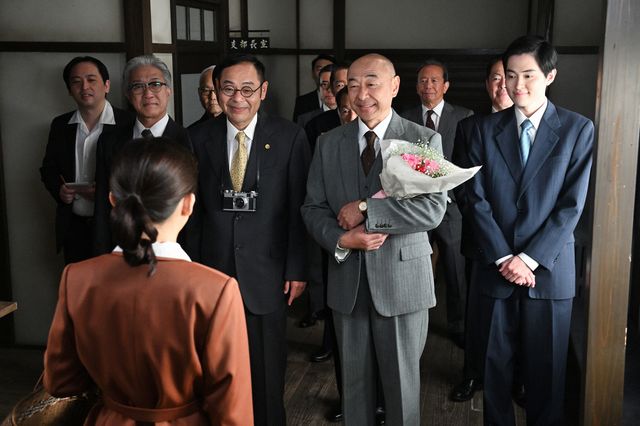 母娘二人の新生活で…「虎に翼」第76回の場面写真（2枚目）