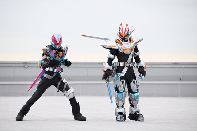 『ギーツ×リバイス』仮面ライダーリバイ ビートフォーム登場！ギーツ コマンドフォームと共演：フォトギャラリー