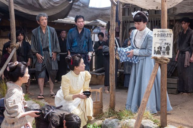 捨松（多部未華子）が声をかけて…朝ドラ「風、薫る」第16回場面写真：フォトギャラリー