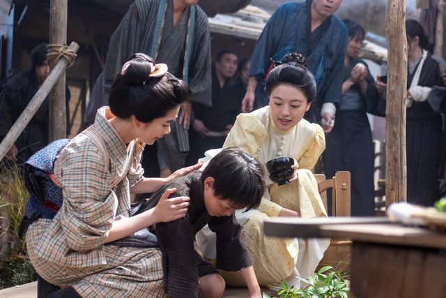 捨松（多部未華子）が声をかけて…朝ドラ「風、薫る」第16回場面写真（6枚目）