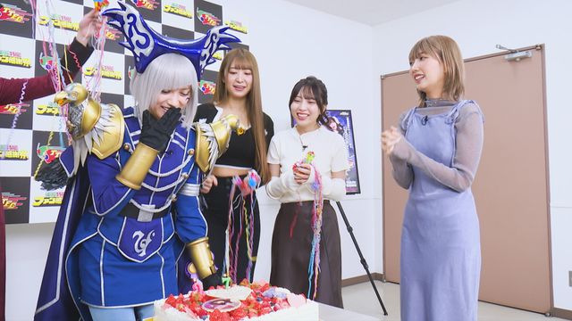 ヨドンナ・桃月なしこに誕生日サプライズ！アンジェラ芽衣ら「ゼロイチファミリア」メンバーが祝福（2枚目）