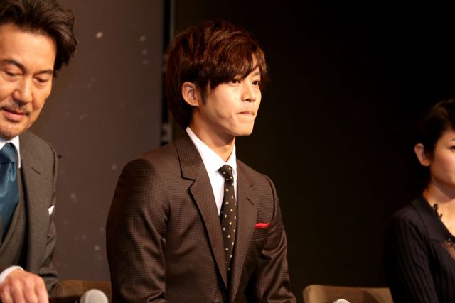 松坂桃李、江口洋介、役所広司らスーツ姿で男の魅力バクハツ！映画『孤狼の血』製作発表会見フォトギャラリー：フォトギャラリー
