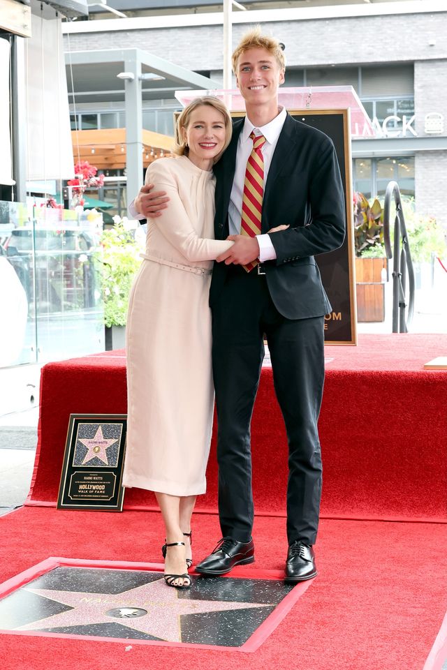 式典に出席したナオミ・ワッツとサーシャ・シュレイバー