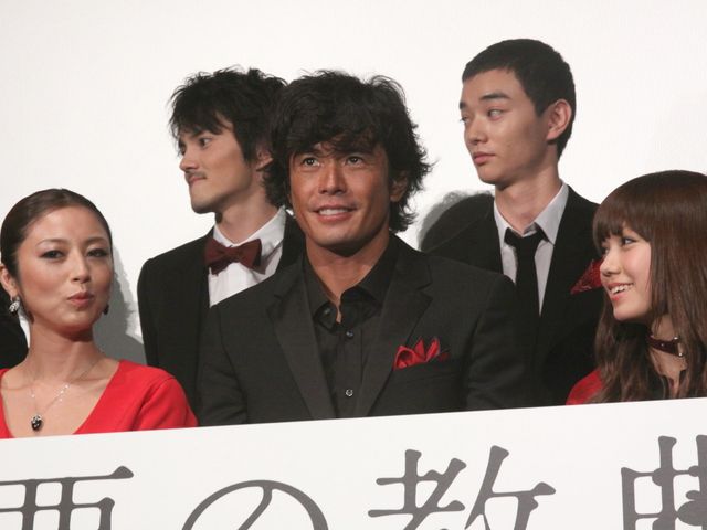 『悪の教典』映画＆Bee TV W完成披露舞台あいさつフォトギャラリー（2枚目）