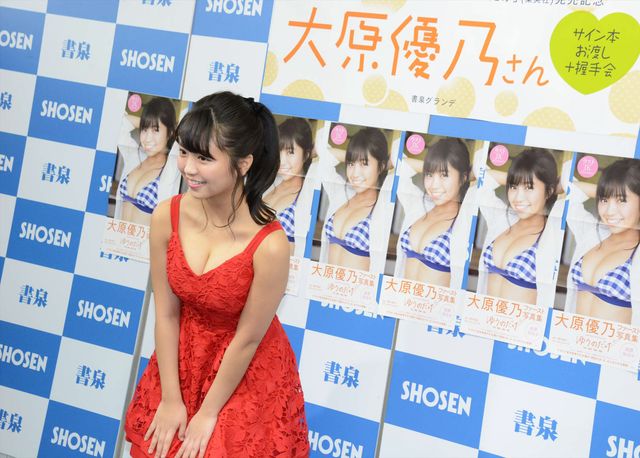 大人びた表情も…18歳の今がギッシリ！（12枚目）