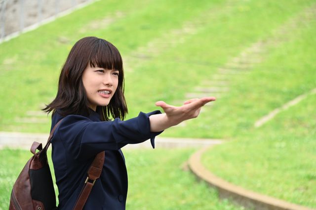 新ヒロインの杉咲花が気になるポーズ！『99.9－刑事専門弁護士－THE MOVIE』場面カット