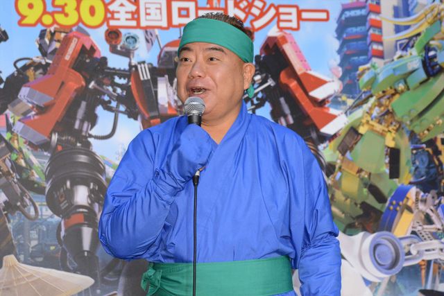 出川哲朗、なんか可愛いニンジャコスでアフレコ挑戦！『レゴ (R) ニンジャゴー　ザ・ムービー』イベント：フォトギャラリー