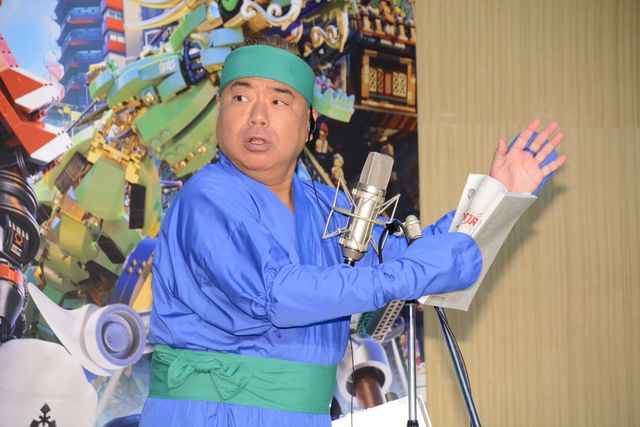 出川哲朗、なんか可愛いニンジャコスでアフレコ挑戦！『レゴ (R) ニンジャゴー　ザ・ムービー』イベント（8枚目）