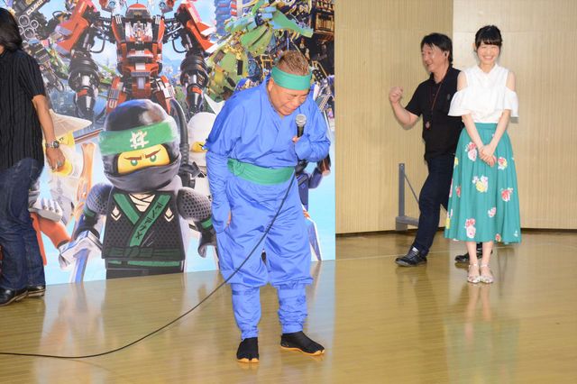 出川哲朗、なんか可愛いニンジャコスでアフレコ挑戦！『レゴ (R) ニンジャゴー　ザ・ムービー』イベント（13枚目）