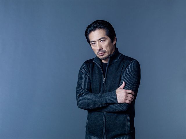 ドラマ「HELIX -黒い遺伝子-」から緊迫感あふれる真田広之の登場シーンを公開！（5枚目）