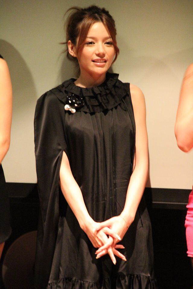 セクシーアイドルRio、超緊張のパリコレデビューを告白：フォトギャラリー