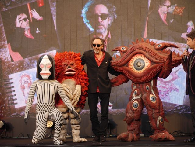 ティム・バートンがウルトラ怪獣とハグ！フォトギャラリー（7枚目）